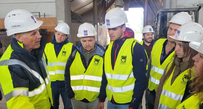 At the invitation of Grabarics Kft, students of the Ybl Miklós Faculty of Civil Engineering took part in a factory visit to the Grabarics Reinforced Concrete plant in Heves on 22 April