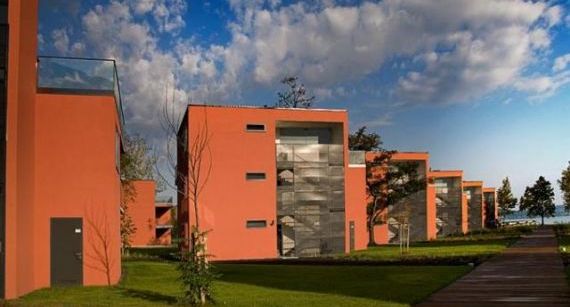 Villapark kikötővel a Balaton partján
