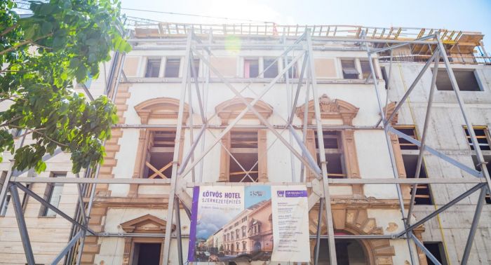 Das in der Hauptstadt erbaute Hotel bewahrt seine historische Fassade