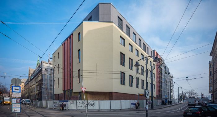 Kezd előbújni az állványzat mögül az Irgalmasrendi Kórház új tömbje a Margit hídnál