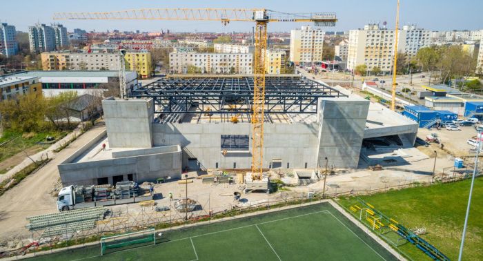 The construction of the roof structure can now be stared in the new swimming pool of Szeged