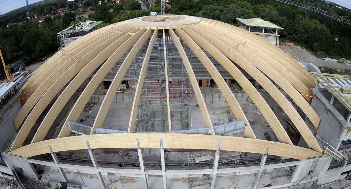 Die Wettkampf-Schwimmhalle in Gödöllő wächst Tag für Tag 
