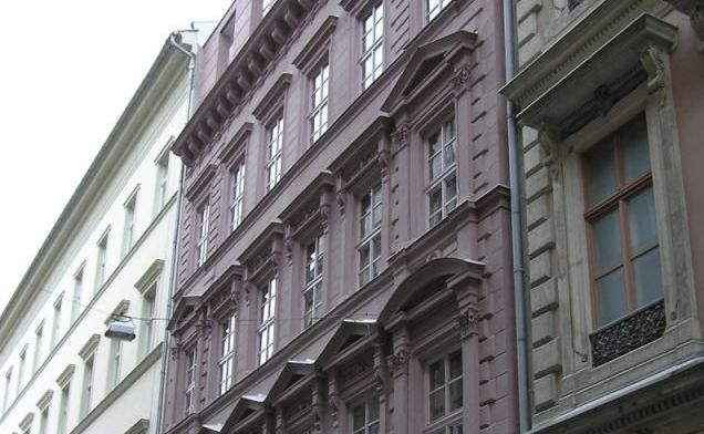 Parkolóház és irodaépület