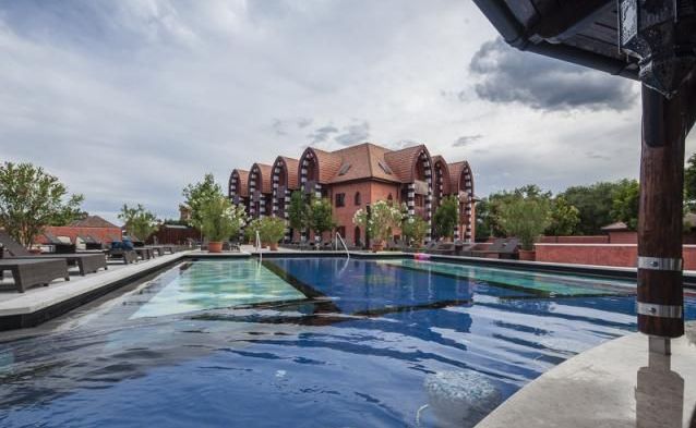 Mesés Shiraz Hotel****