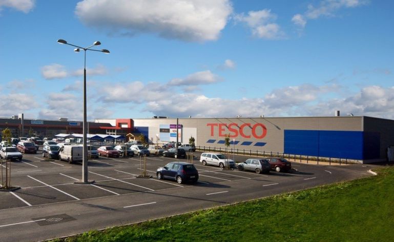 TESCO Hipermarket Eger